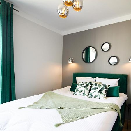 Patio Praga Metro Apartment Warsaw Exterior photo