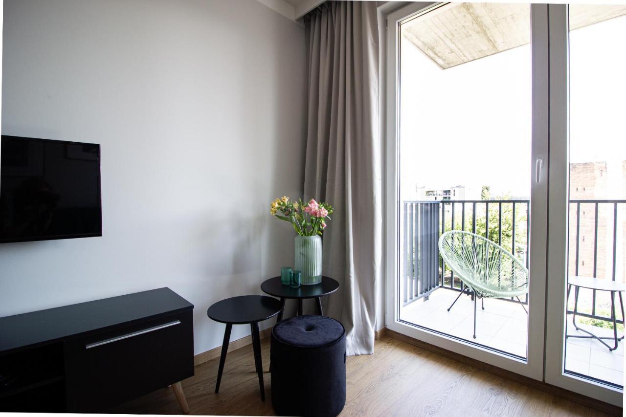 Patio Praga Metro Apartment Warsaw Exterior photo
