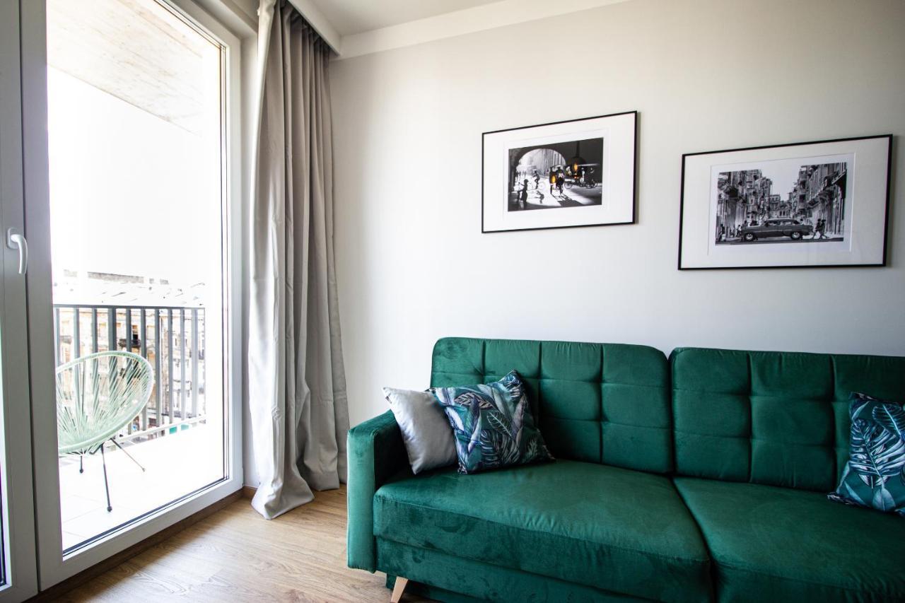 Patio Praga Metro Apartment Warsaw Exterior photo