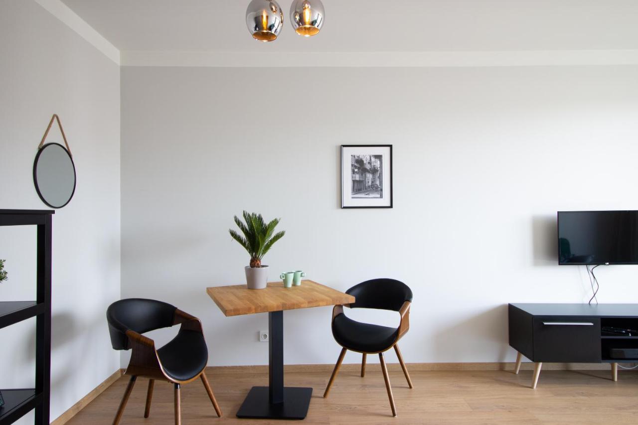 Patio Praga Metro Apartment Warsaw Exterior photo