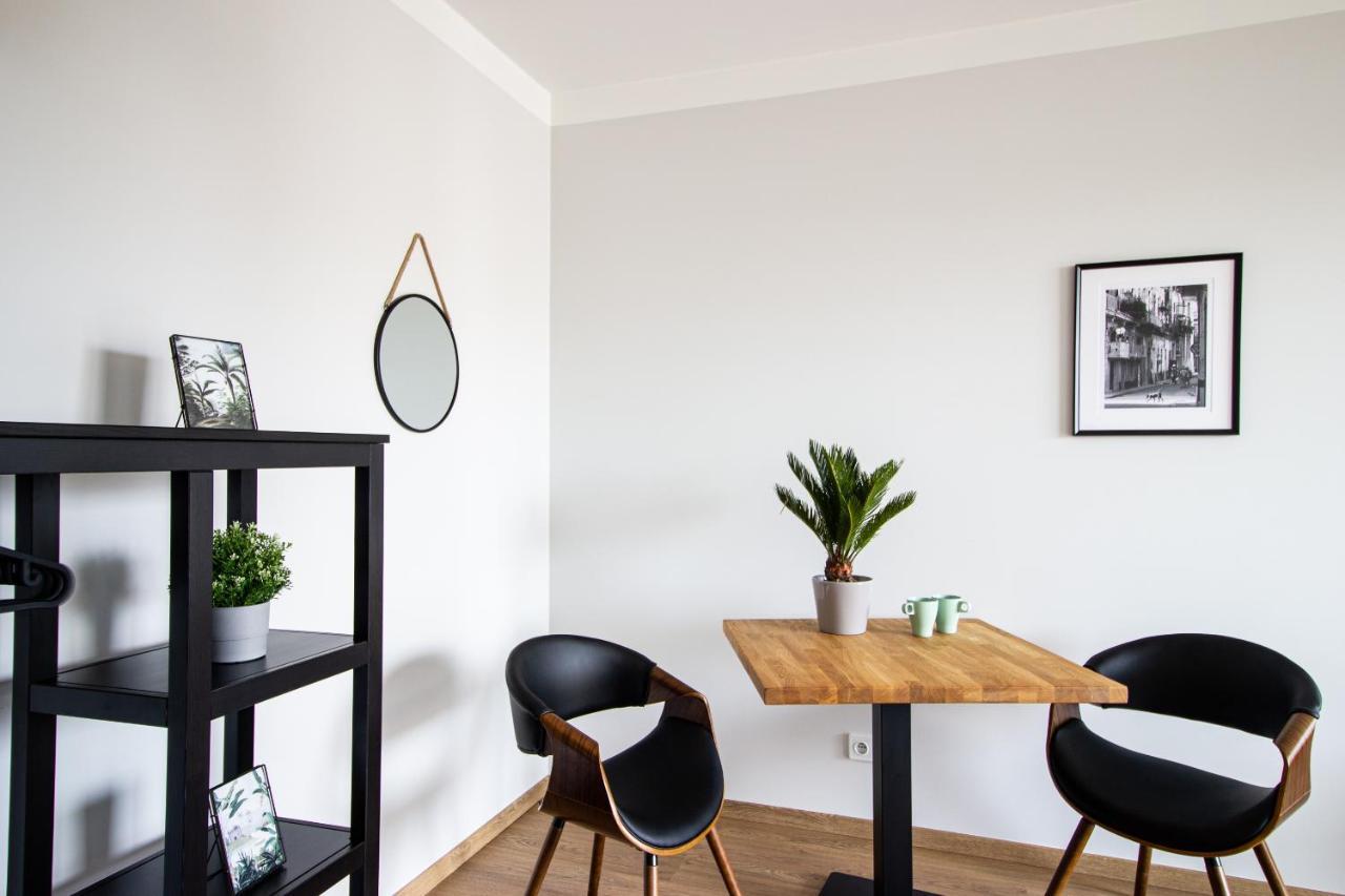 Patio Praga Metro Apartment Warsaw Exterior photo