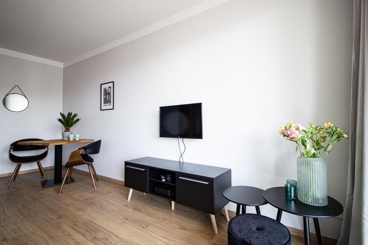 Patio Praga Metro Apartment Warsaw Exterior photo